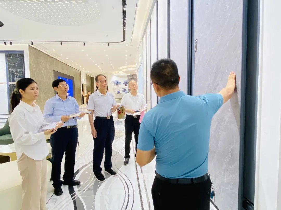 走進鷹牌|2022新銳榜評審團蒞臨鷹牌陶瓷總部展廳深入考察(圖3) 走進鷹牌|2022新銳榜評審團蒞臨鷹牌陶瓷總部展廳深入考察(圖3)