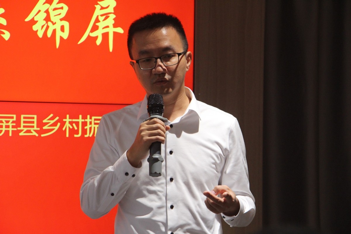 鷹擊長空 心系錦屏--捐贈百萬瓷磚助力鄉(xiāng)村振興(圖1) 鷹擊長空 心系錦屏--捐贈百萬瓷磚助力鄉(xiāng)村振興(圖1)