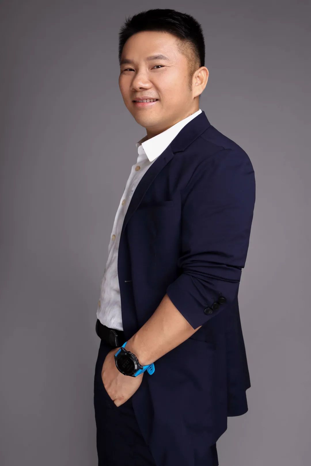 走出國(guó)門，對(duì)標(biāo)世界，中國(guó)陶瓷如何乘風(fēng)破浪？鷹牌“小偉哥”有話說(shuō)(圖1)