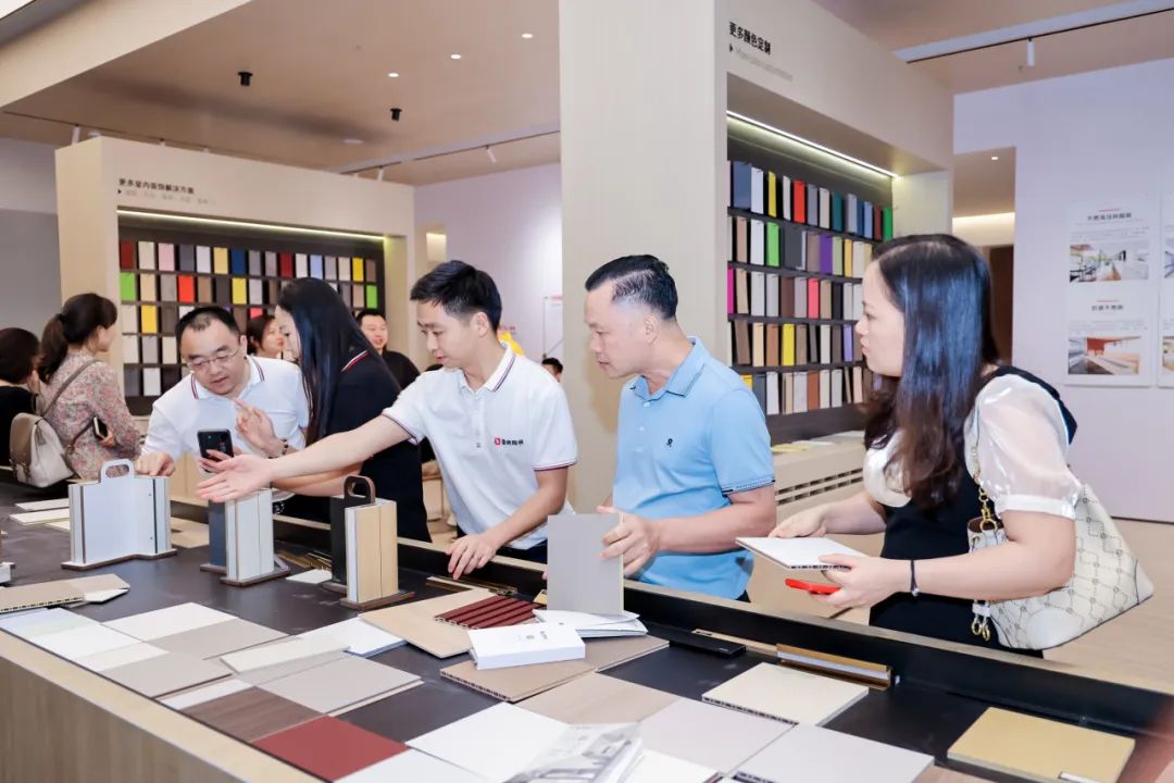 新鷹牌 創(chuàng)未來｜鷹牌新總部展廳盛大揭幕&中國瓷IP新品隆重上市！(圖12)