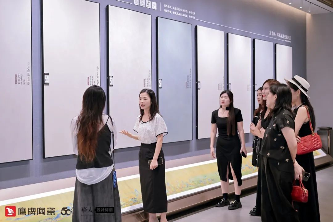 詩(shī)意風(fēng)雅“中國(guó)瓷·宋系列”鷹牌陶瓷是懂中國(guó)風(fēng)的一一設(shè)計(jì)師“國(guó)風(fēng)瓷磚產(chǎn)品”研發(fā)交流會(huì)圓滿收官(圖5) 詩(shī)意風(fēng)雅“中國(guó)瓷·宋系列”鷹牌陶瓷是懂中國(guó)風(fēng)的一一設(shè)計(jì)師“國(guó)風(fēng)瓷磚產(chǎn)品”研發(fā)交流會(huì)圓滿收官(圖5)