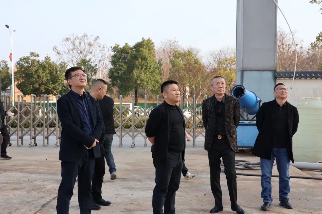 交流互進(jìn) 共謀發(fā)展｜鷹牌集團(tuán)赴千思裝飾考察交流，共話行業(yè)發(fā)展新趨勢(shì)