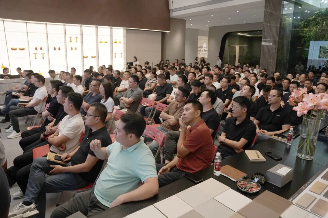 鷹牌新材 · 舊改專家 | 鷹牌新材全新戰(zhàn)略正式啟動(圖9) 鷹牌新材 · 舊改專家 | 鷹牌新材全新戰(zhàn)略正式啟動(圖9)