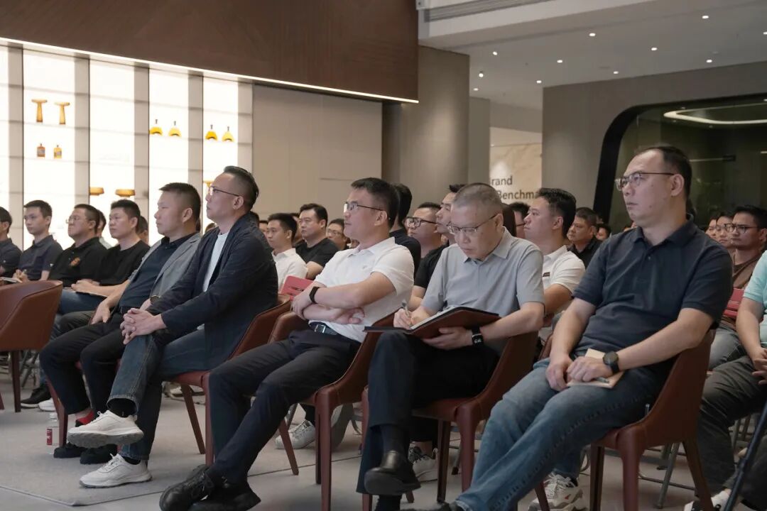 鷹牌新材 · 舊改專家 | 鷹牌新材全新戰(zhàn)略正式啟動(圖4) 鷹牌新材 · 舊改專家 | 鷹牌新材全新戰(zhàn)略正式啟動(圖4)