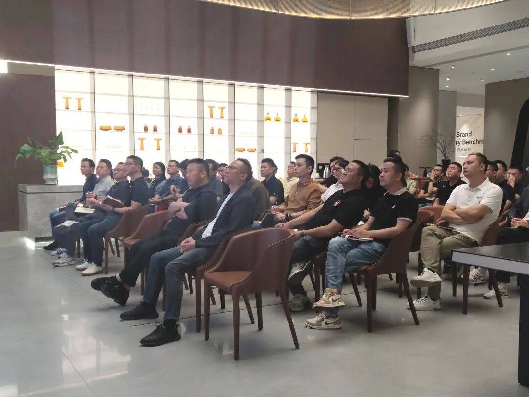 聚勢(shì)增長(zhǎng) 再啟新程｜2025年鷹牌集團(tuán)營(yíng)銷(xiāo)會(huì)議順利舉行(圖2)